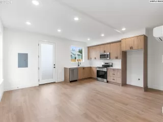 Photo #3: 24258139 Listing