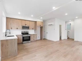 Photo #4: 24258139 Listing