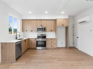 Photo #5: 24258139 Listing