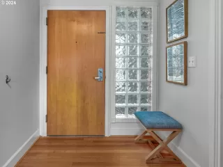 Photo #3: 24258590 Listing