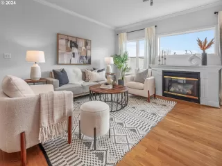 Photo #5: 24258590 Listing