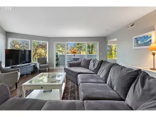 Photo #4: 24258703 Listing 