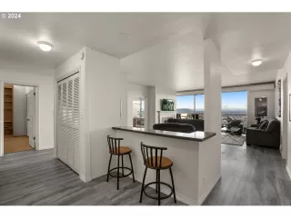 Photo #4: 24259846 Listing