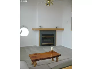 Photo #5: 24260072 Listing