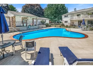 Photo #5: 24260433 Listing