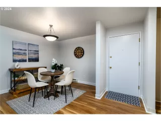 Photo #6: 24260478 Listing 