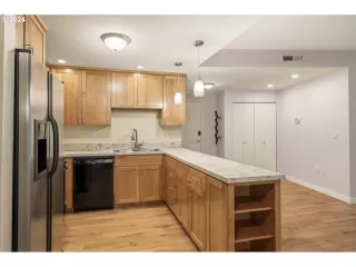 Photo #4: 24260549 Listing