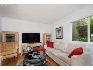 Photo #4: 24260805 Listing