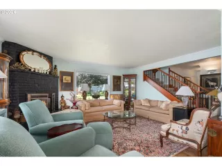 Photo #5: 24260805 Listing