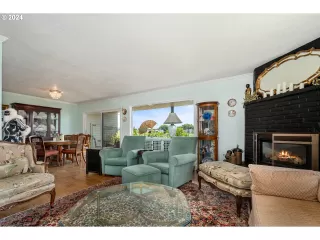 Photo #6: 24260805 Listing