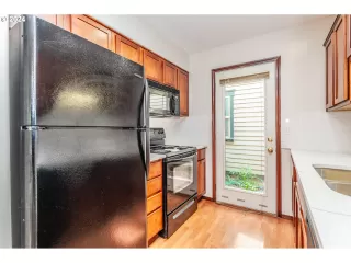 Photo #5: 24260814 Listing