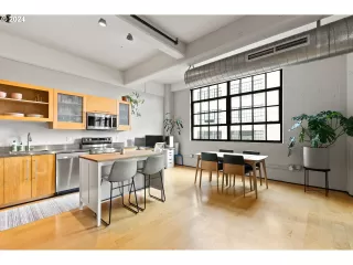 Photo #3: 24261469 Listing 