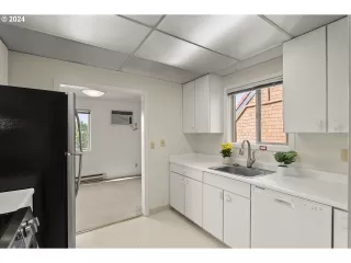 Photo #2: 24263473 Listing 