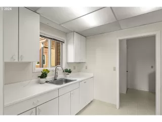 Photo #3: 24263473 Listing 