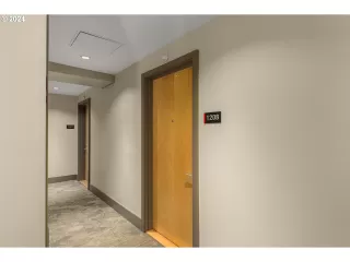 Photo #4: 24263896 Listing