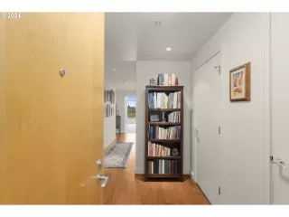 Photo #5: 24263896 Listing