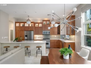 Photo #4: 24264298 Listing