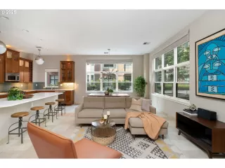 Photo #5: 24264298 Listing