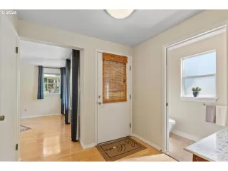 Photo #5: 24265059 Listing