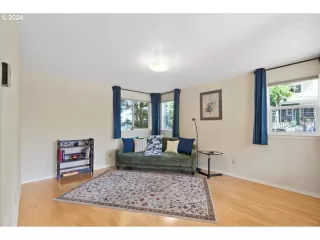 Photo #6: 24265059 Listing