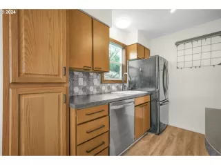 Photo #4: 24266627 Listing