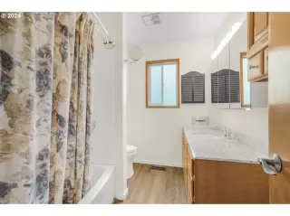 Photo #6: 24266627 Listing