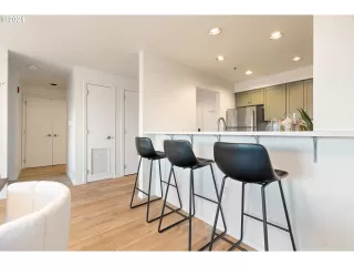 Photo #1: 24267103 Listing