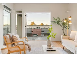 Photo #4: 24267103 Listing