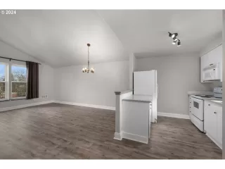 Photo #4: 24267115 Listing