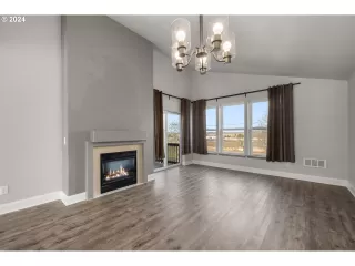 Photo #5: 24267115 Listing