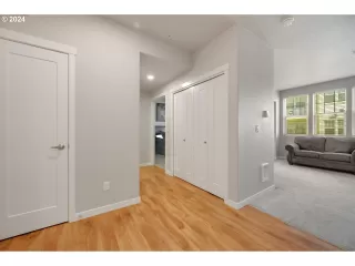 Photo #3: 24267273 Listing