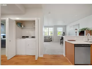 Photo #4: 24267273 Listing