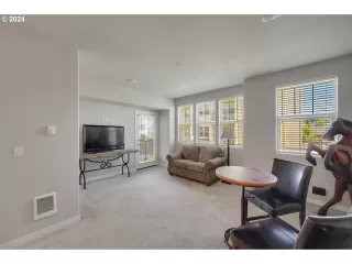 Photo #5: 24267273 Listing