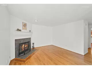 Photo #5: 24267994 Listing 