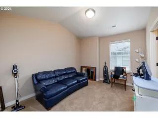 Photo #4: 24268397 Listing