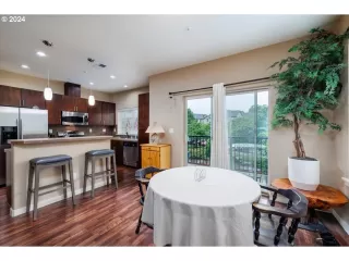 Photo #5: 24268397 Listing