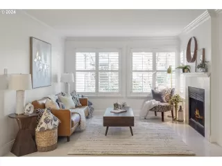 Photo #4: 24268432 Listing