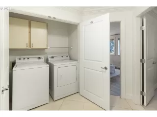 Photo #5: 24268432 Listing