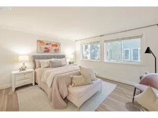 Photo #6: 24268432 Listing