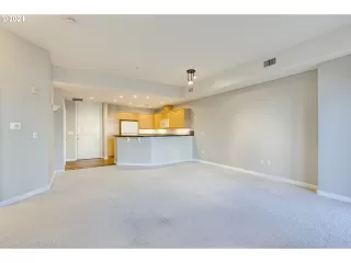 Photo #5: 24268954 Listing