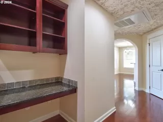 Photo #6: 24270540 Listing