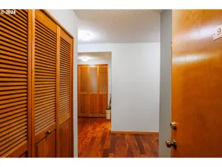 Photo #2: 24270932 Listing