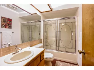 Photo #5: 24270932 Listing