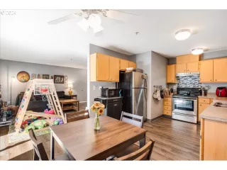 Photo #6: 24271464 Listing