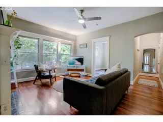 Photo #4: 24271843 Listing