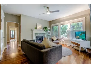 Photo #6: 24271843 Listing