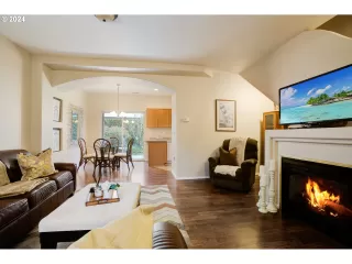 Photo #5: 24272355 Listing 