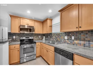 Photo #4: 24272611 Listing 