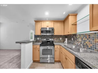 Photo #5: 24272611 Listing 