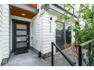 Photo #3: 24273568 Listing